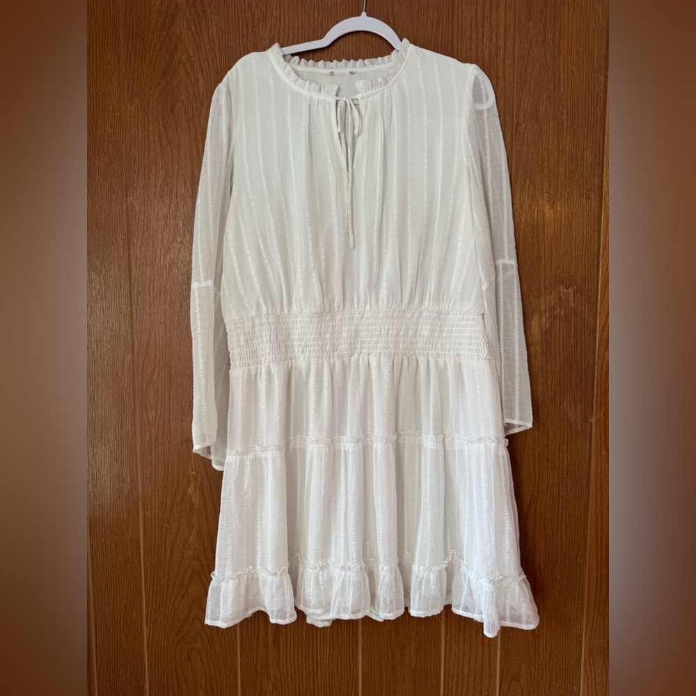 Elegant White Long-Sleeve Above Knee Dress